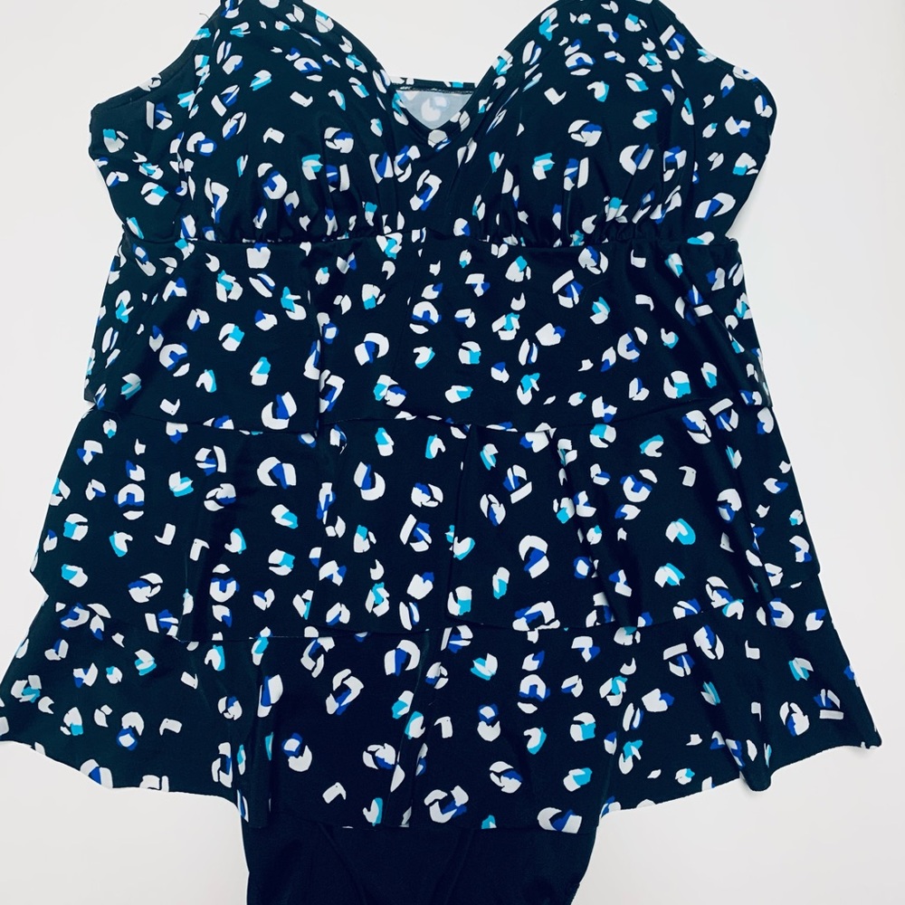 Croft & Barrow ruffled swimsuit size 16